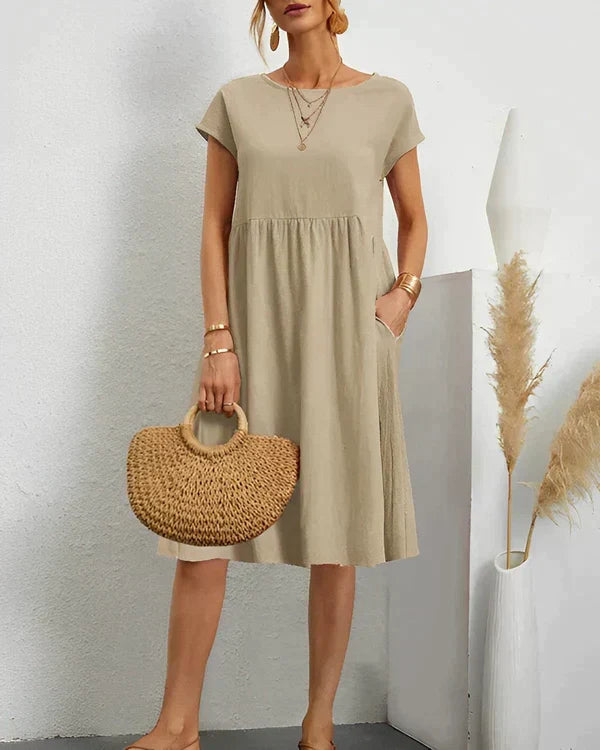 Stylish women's elegant round neck dress, a versatile midi for daywear or evening events. Classic comfort.