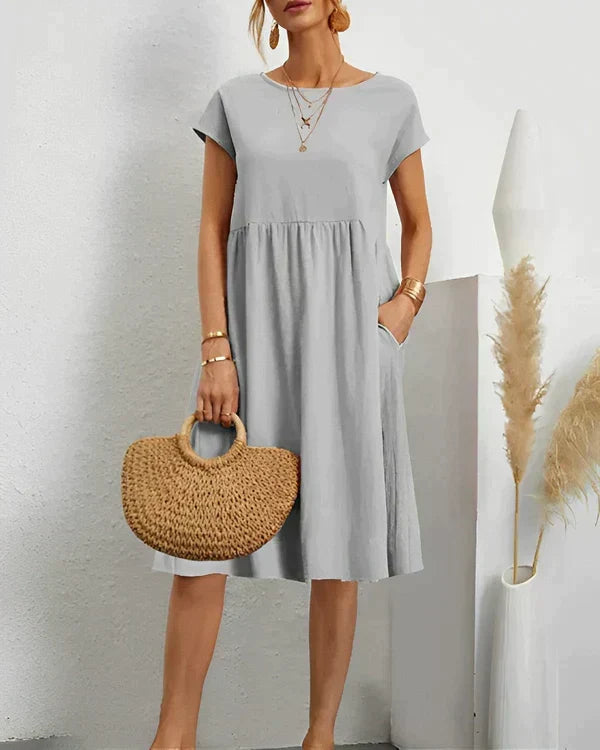 Sophisticated women's elegant round neck dress, a versatile midi for effortless style from day to night.
