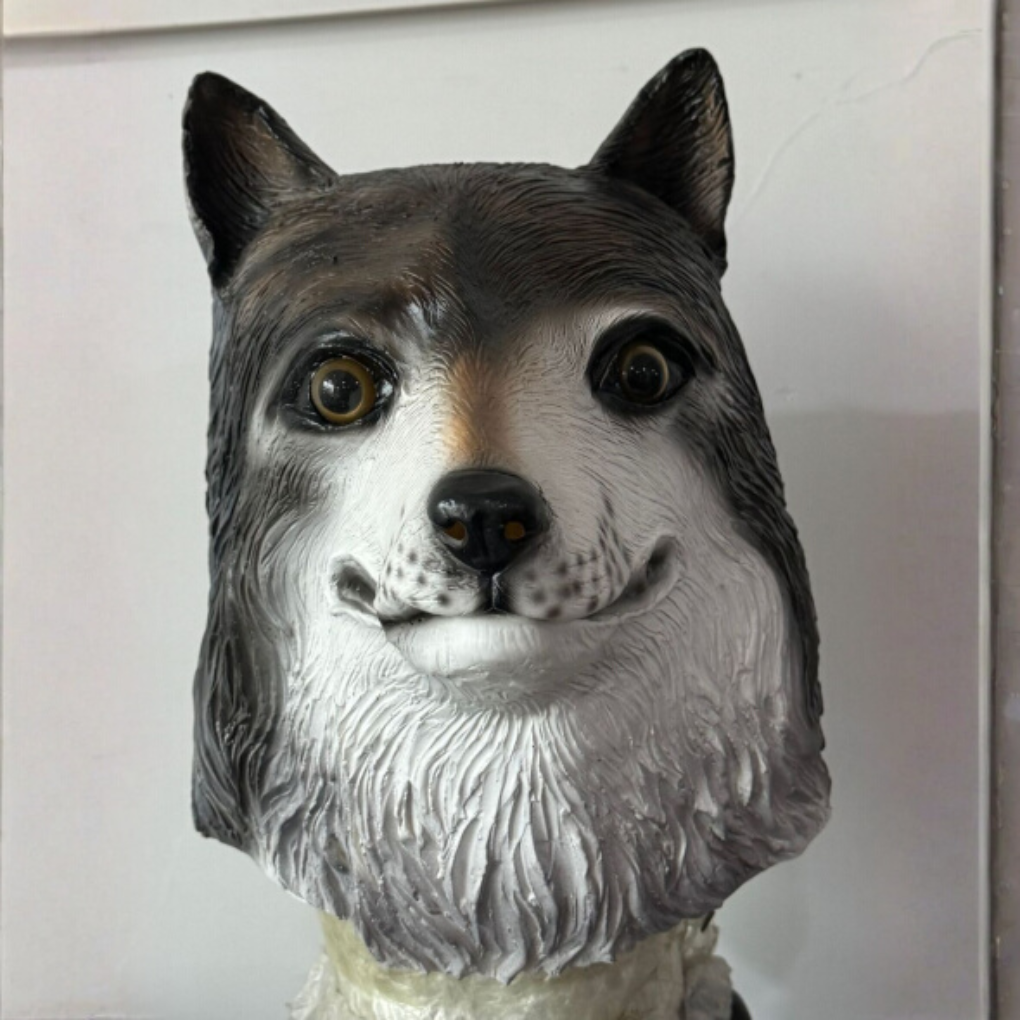 Realistic unisex wolf mask for adults, ideal for Halloween, cosplay, animal costume parties, and themed events.