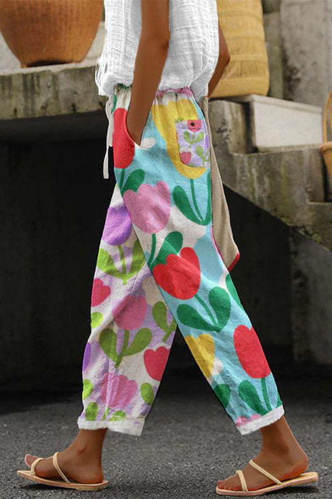 Everyday women's casual printed pants, offering comfort and style with useful pockets and decorative buttons.