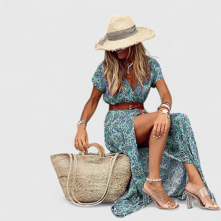 Versatile women's printed maxi dress, combining effortless boho style with comfort for summer, vacation, or casual events.