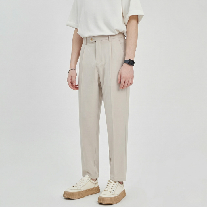 Men's stylish pleated wide leg pants, modern fit. Comfortable casual chinos with a fashionable design for everyday wear.