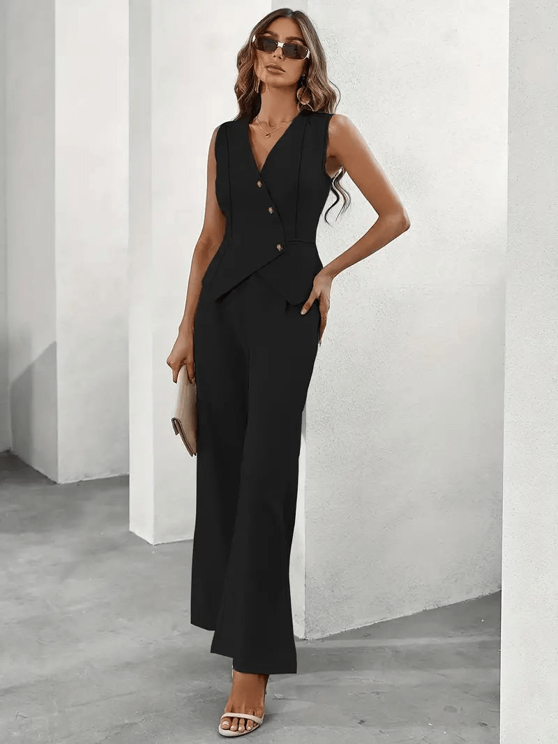 Elegant women's jumpsuit set, a modern & comfortable outfit for versatile occasionwear. Chic fashion look.