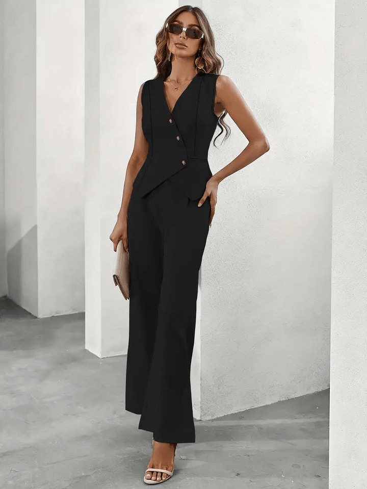 Elegant women's jumpsuit set, a modern & comfortable outfit for versatile occasionwear. Chic fashion look.