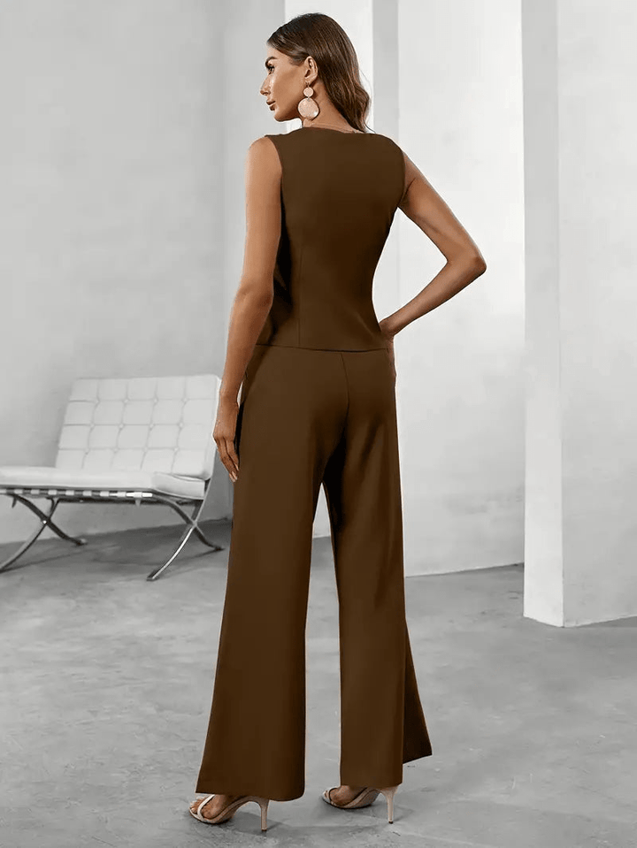 Modern women's elegant jumpsuit outfit for versatile occasionwear. Chic, comfortable fashion for any event.