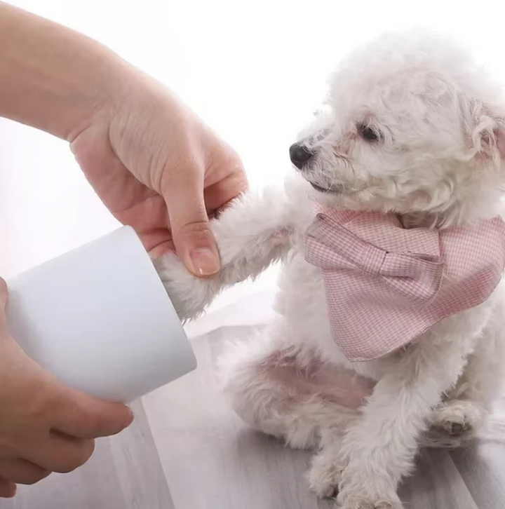 Gentle silicone paw cleaner for pets, featuring soft bristles for thorough yet gentle cleaning of sensitive paws. Portable and eco-friendly, ideal for dogs and cats.