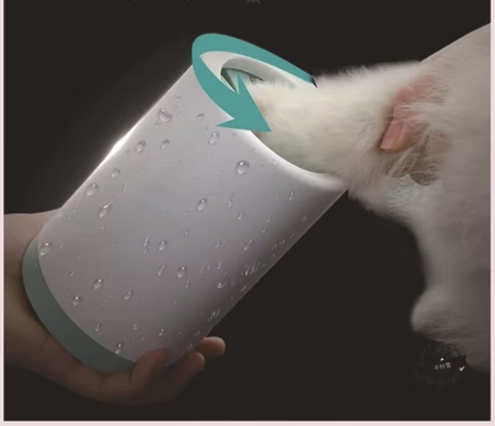 Gentle silicone paw cleaner for pets, featuring soft bristles for thorough yet gentle cleaning of sensitive paws. Portable and eco-friendly, ideal for dogs and cats.