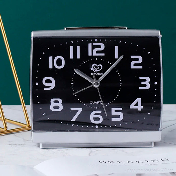 Unisex senior alarm clock: large numbers, loud alarm, silent quartz, great for the elderly bedside.