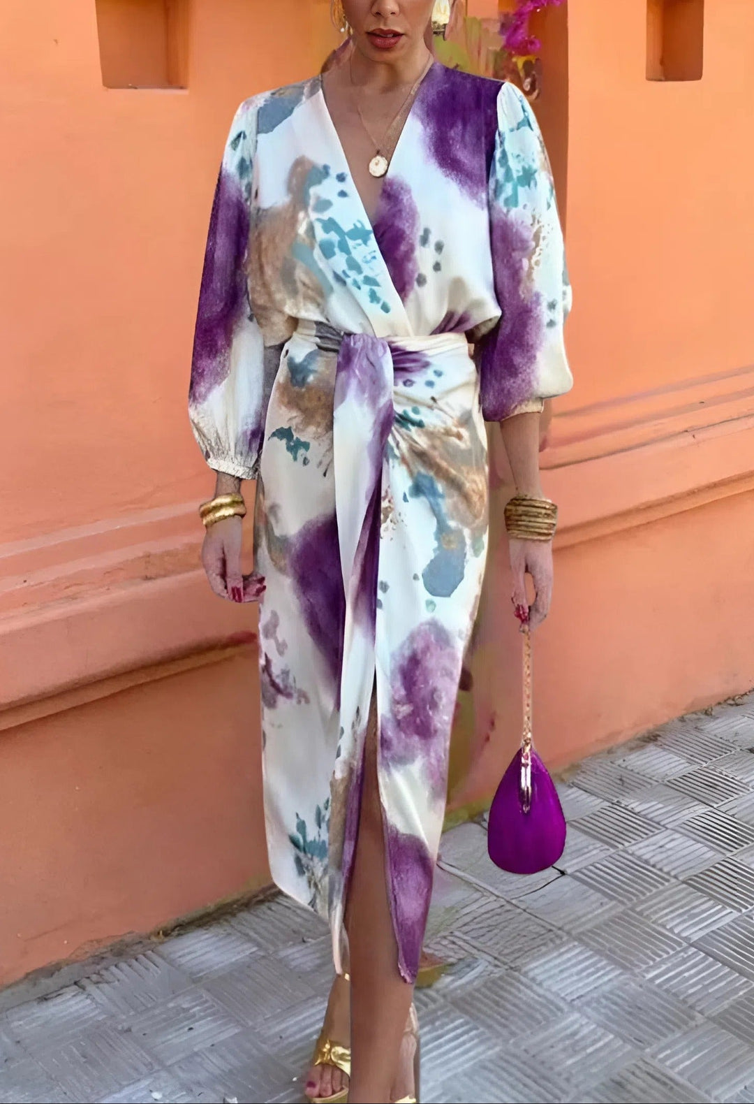 Chic women's elegant midi dress, perfect for summer parties & special occasions, showcasing a flattering & comfortable style.