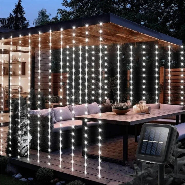 "Solar LED curtain light with copper wire, ideal for events, featuring warm white LEDs and solar power, outdoor use."