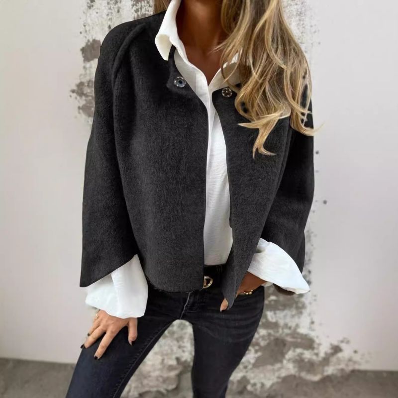 Stylish women's Cecila loose fit jacket, ideal for versatile fall fashion. Comfortable & chic outerwear.