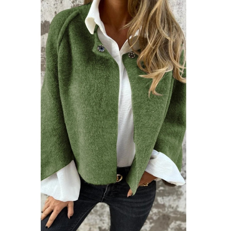 Stylish Cecila women's jacket with a loose fit and long sleeves, perfect for cozy and elegant fall fashion.