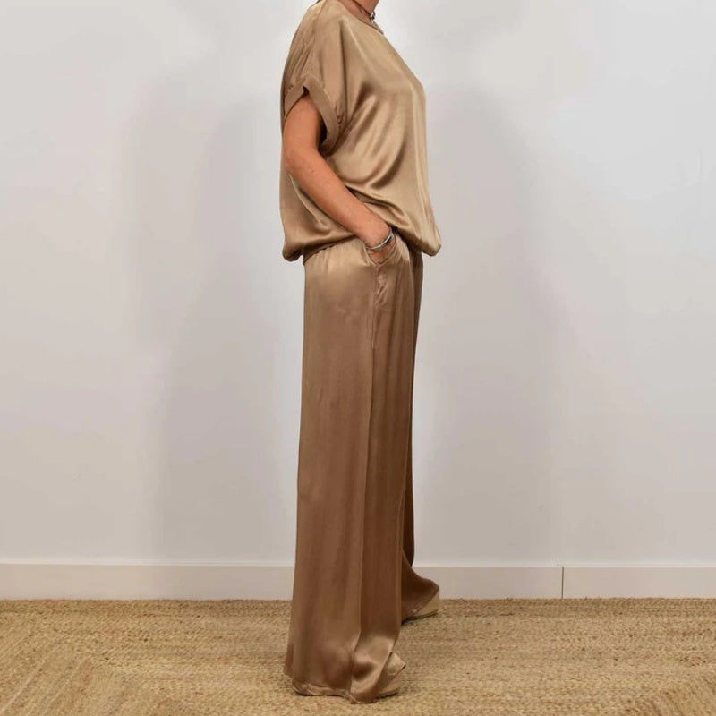 Comfortable women's two-piece set, soft fabric for versatile casual & elegant wear.