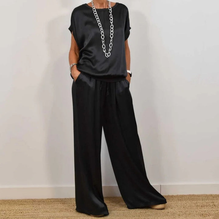 Versatile women's matching set, day to night comfort & chic fashion ensemble.