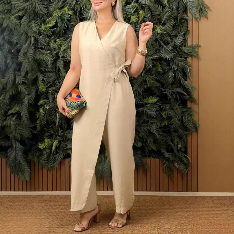 Comfortable & stylish women's jumpsuit for effortless elegance. Modern full-length one-piece, versatile fashion.