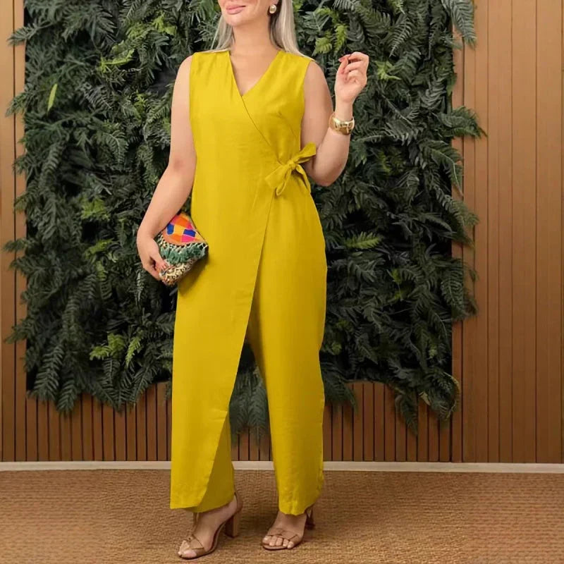 Modern & stylish women's full-length jumpsuit. Chic, comfortable one-piece outfit for elegant, versatile fashion.