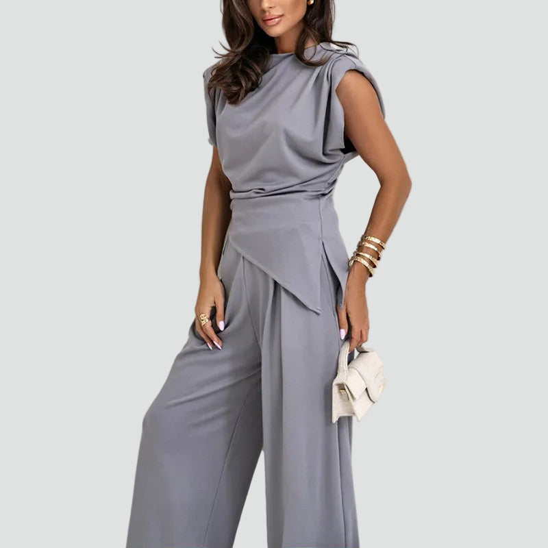 Elegant women's sleeveless two-piece set with wide-leg trousers. Perfect for summer fashion.