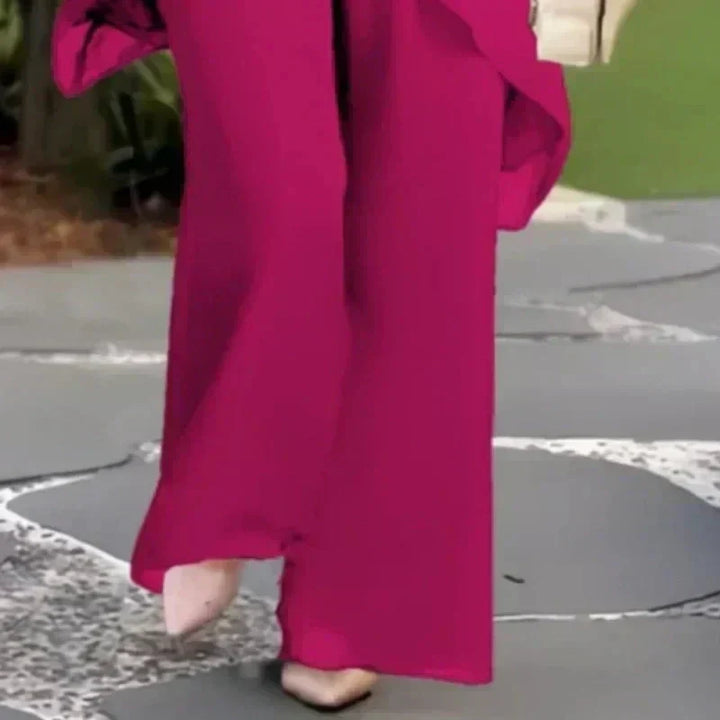 Versatile women's chic two-piece ensemble with relaxed wide-leg pants & a stylish layered top. Elegant comfort set.
