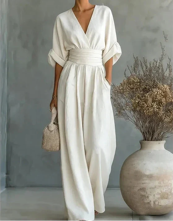 Chic women's wide-leg jumpsuit, ideal occasion outfit for summer. Elegant & easy wear.