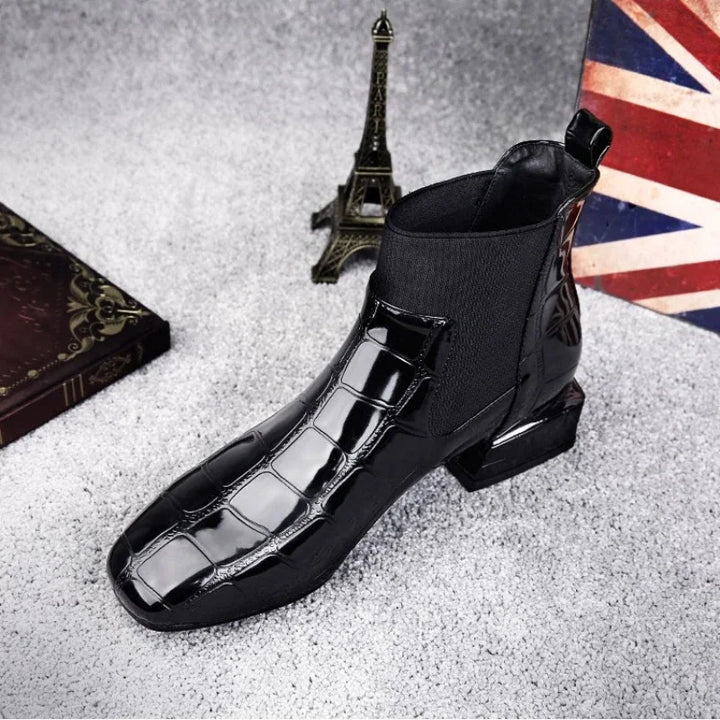 Stylish black women's comfort boots for everyday wear, featuring durable design and versatile support.