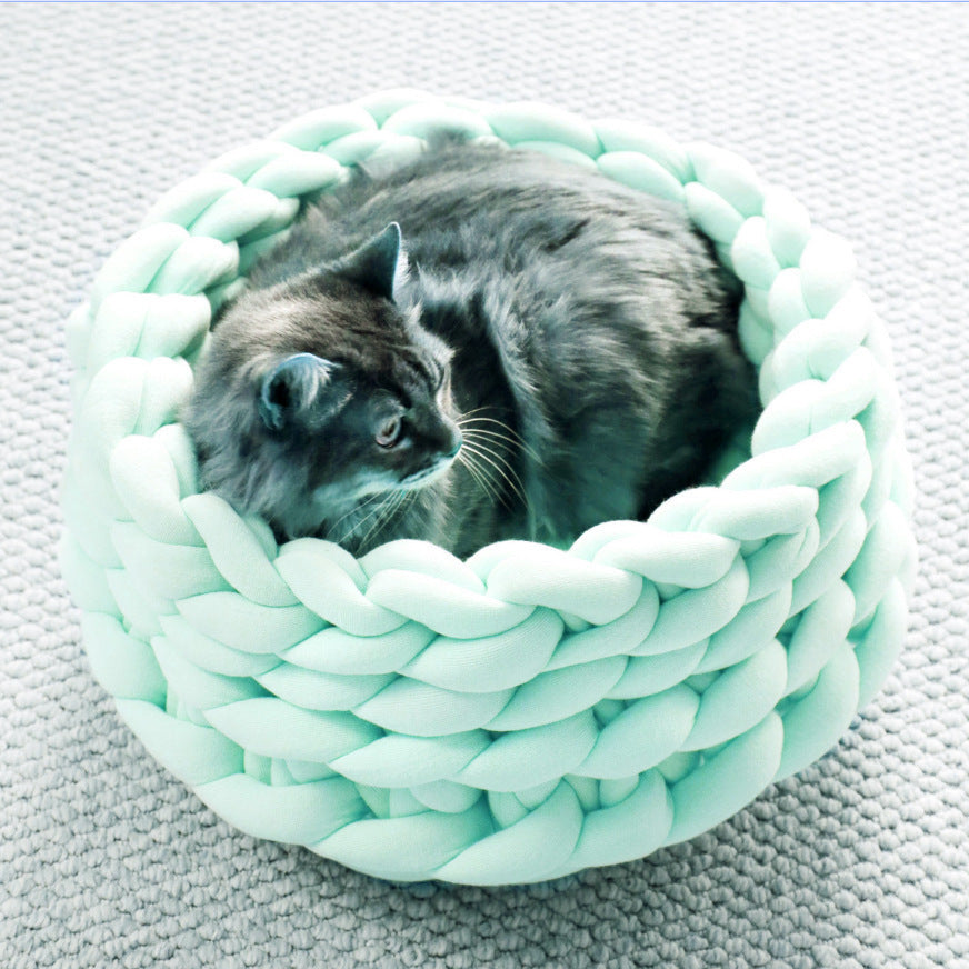 Elegant hand-woven cat basket. Cozy pet bed & stylish home decor, perfect for feline comfort.