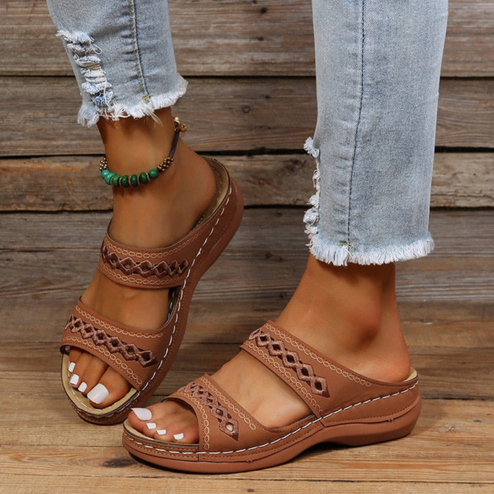 Sleek women's orthopedic sandals designed for stylish comfort & foot health. Essential casual summer footwear.