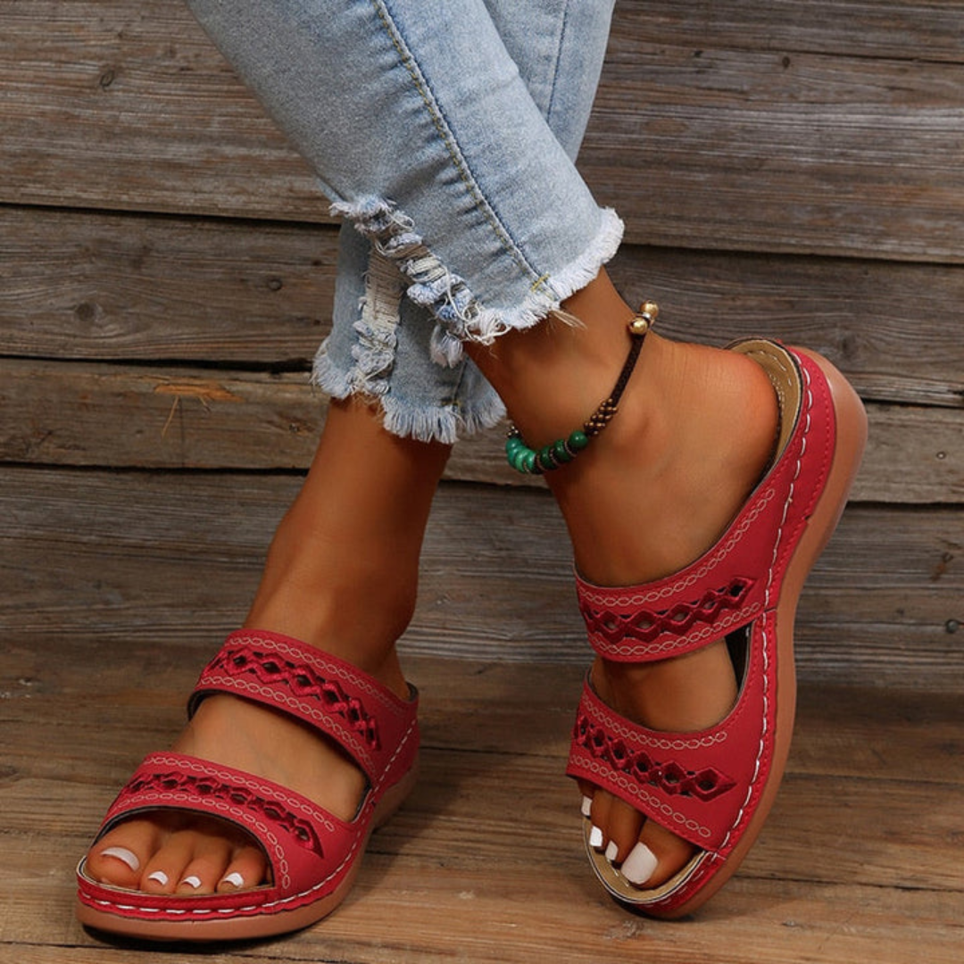 Versatile women's orthopedic sandals with excellent arch support, perfect for casual summer wear & comfort.