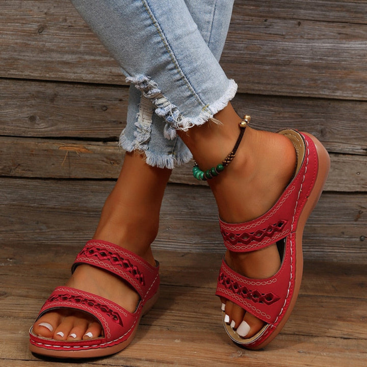 Versatile women's orthopedic sandals with excellent arch support, perfect for casual summer wear & comfort.