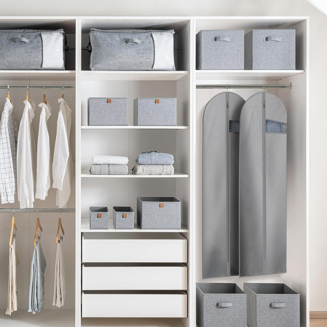 Travel garment bag (unisex). Heavy-duty, clear window, & accessory pockets for travel convenience.