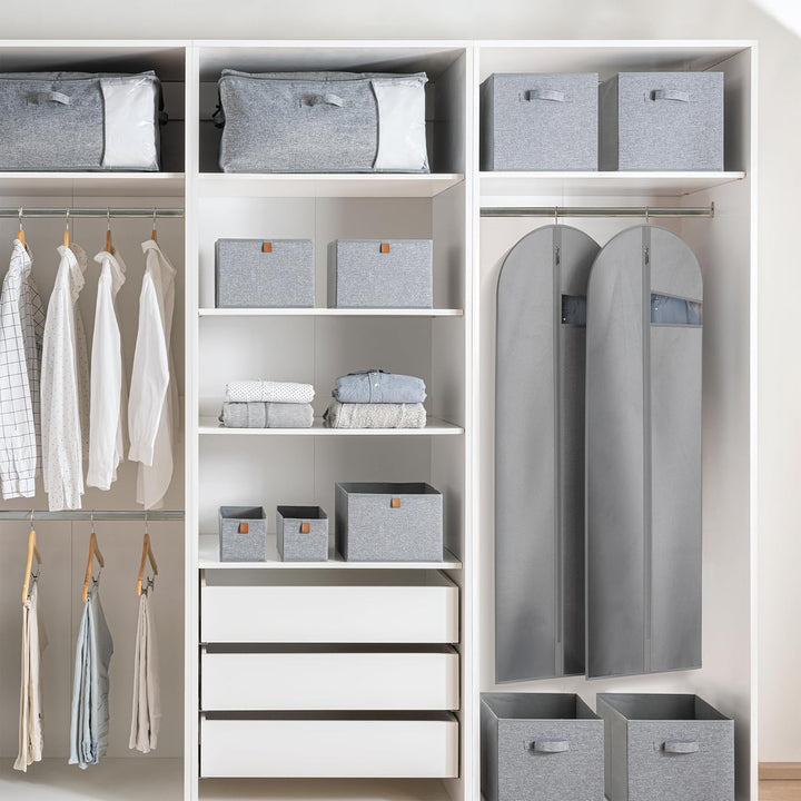 Travel garment bag (unisex). Heavy-duty, clear window, & accessory pockets for travel convenience.