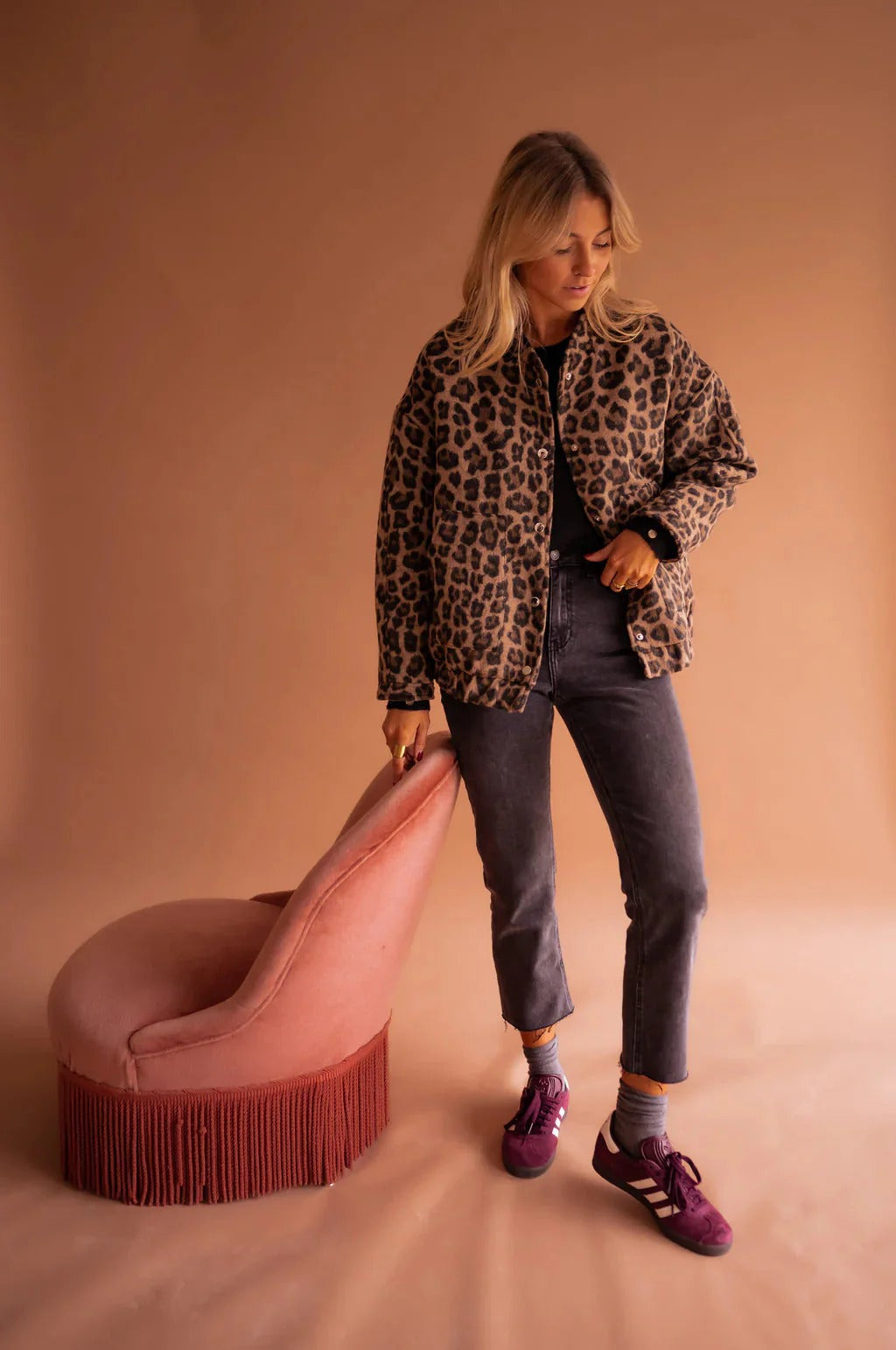 Stylish women's leopard print bomber jacket. A trendy animal print statement piece with snap front, ideal for casual fashion.