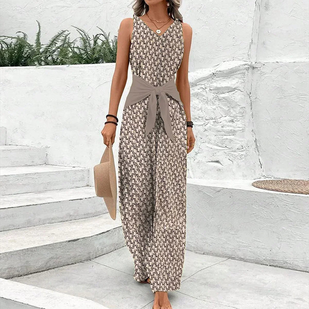 Versatile brown sleeveless women's jumpsuit. Effortlessly elegant and comfortable, a perfect choice for summer fashion.
