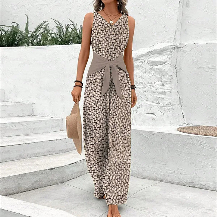 Versatile brown sleeveless women's jumpsuit. Effortlessly elegant and comfortable, a perfect choice for summer fashion.