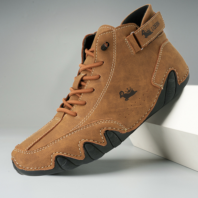 Lightweight unisex barefoot shoes for casual comfort & natural movement, featuring a flexible sole & ground feel.