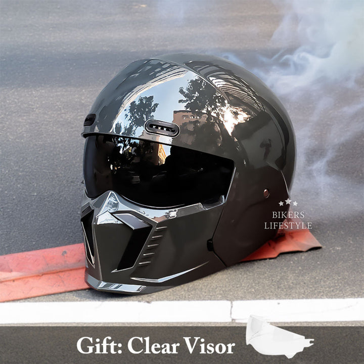 Comfortable retro pilot motorcycle helmet. Vintage full face design, DOT/ECE approved for safe biker gear.