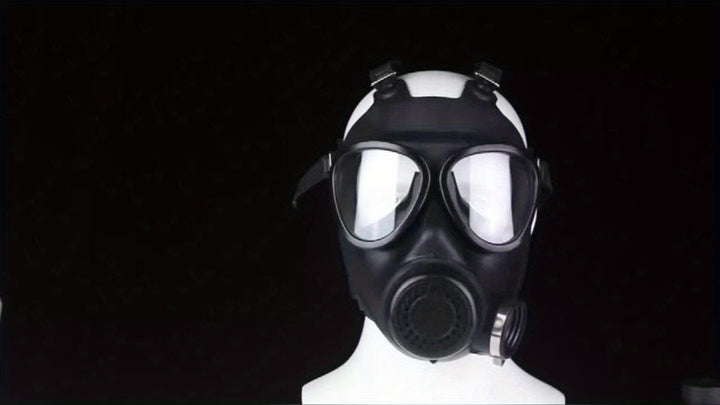 Professional tactical full-face gas mask with activated carbon for chemical, dust, & survival protection.