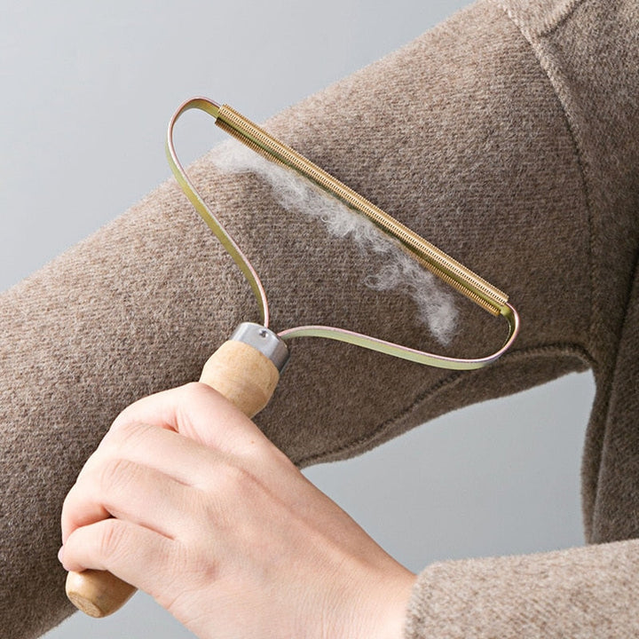 Universal pet hair & lint remover tool. Eco-friendly, reusable fur removal and fabric cleaner for clothes & furniture.