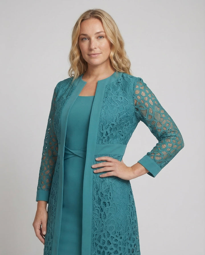 Chic women's two-piece lace dress. Versatile knee-length party outfit for spring and summer fashion.