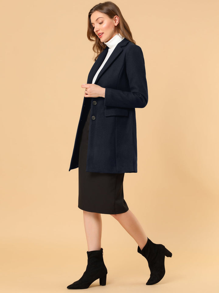 Women's elegant collared winter coat. Classic tailored fit, ideal for sophisticated seasonal wear.