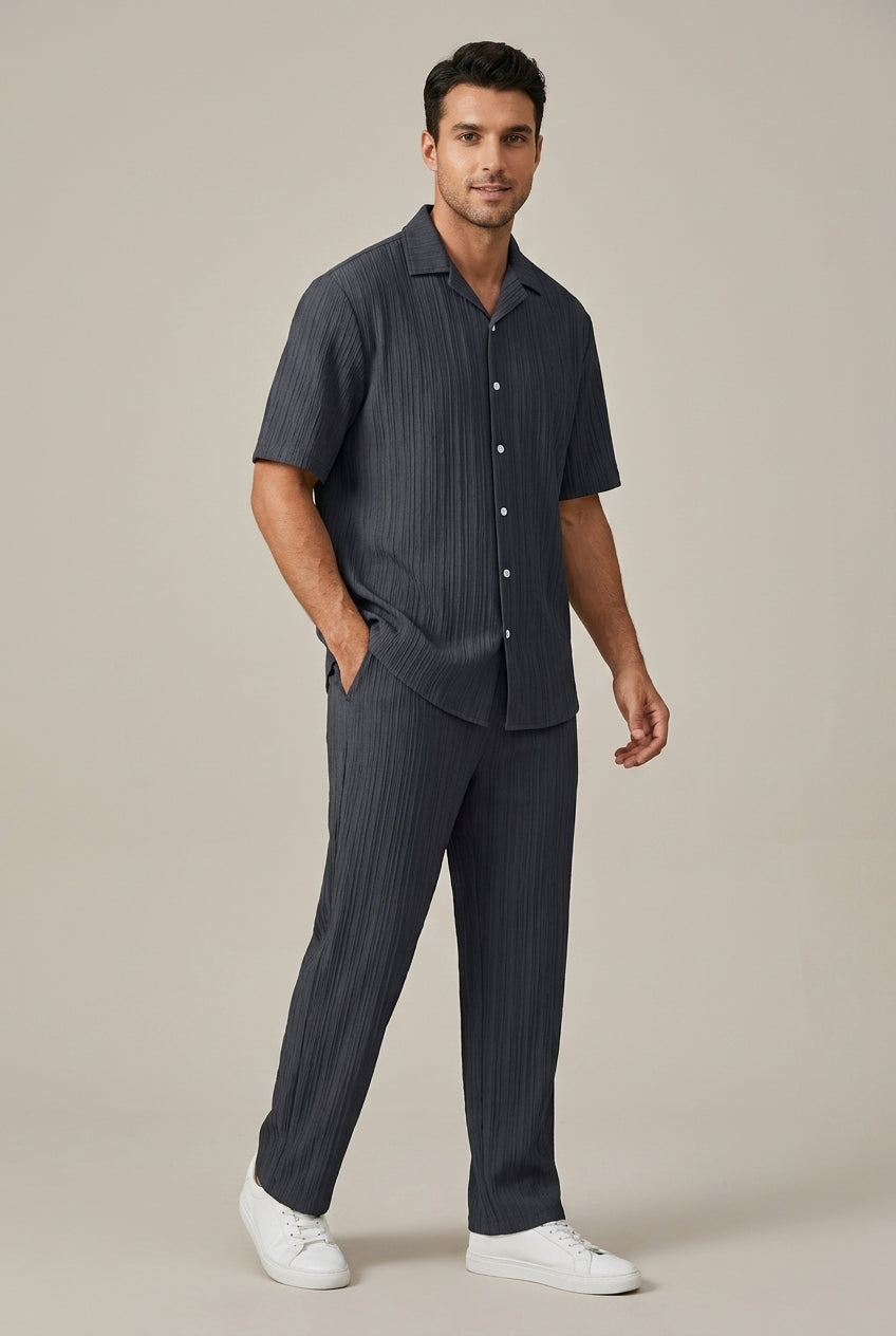 Men's two-piece casual outfit set: a stylish textured shirt & comfy drawstring trousers, perfect for summer leisure.