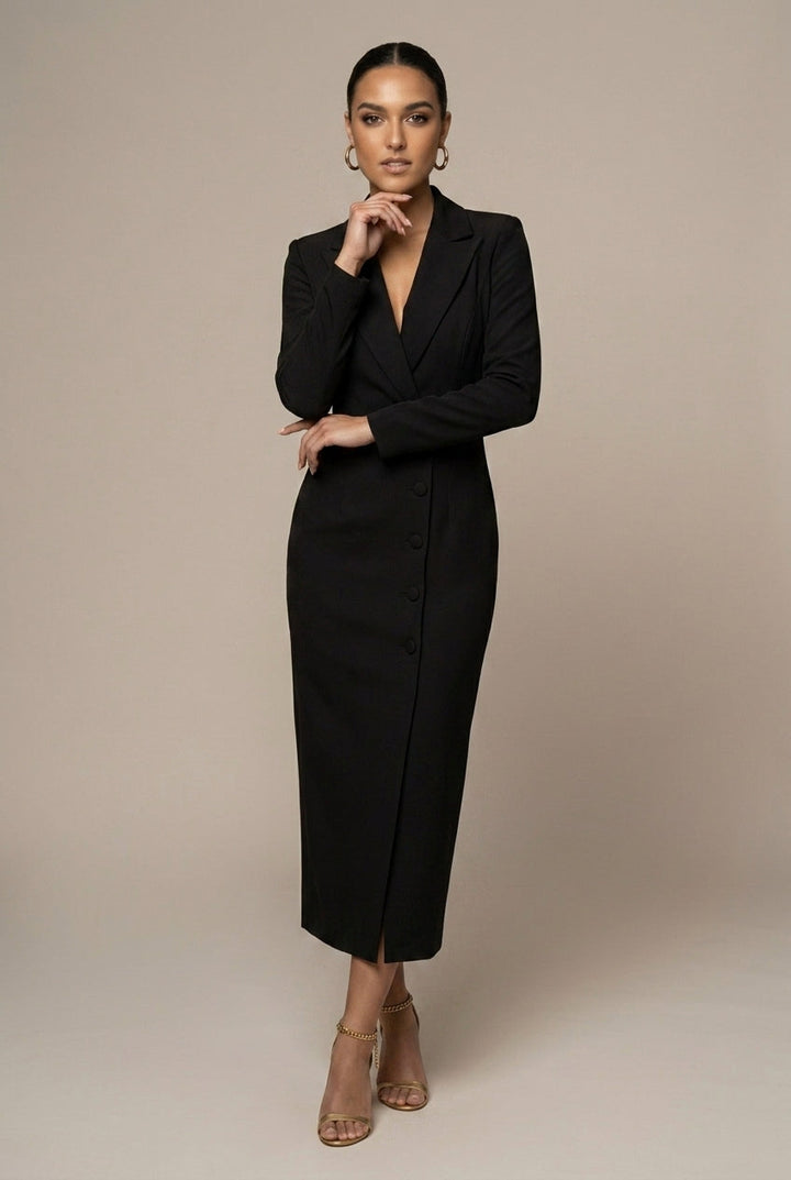 Fitted women's blazer midi dress, single-breasted, with a sophisticated notch lapel and long sleeves, professional style.