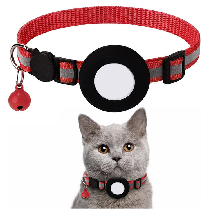 Lightweight cat collar designed for Apple AirTag tracking. Reflective details ensure your pet's safety & visibility.