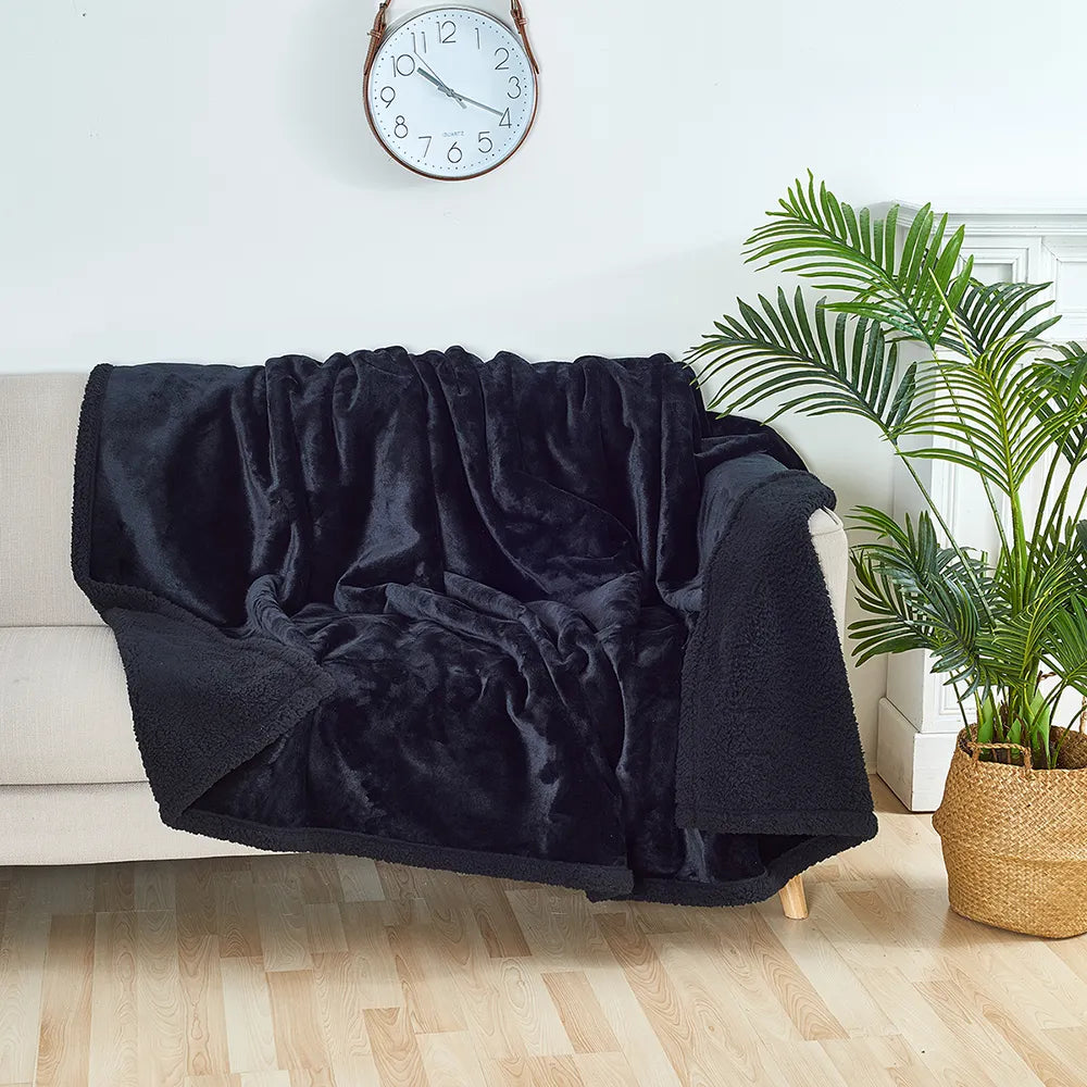 Washable reversible pet furniture protector blanket, ideal as a dog bed mat, keeping sofas clean and cozy.