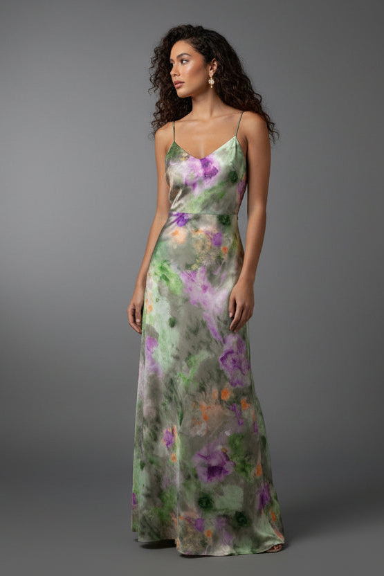 Women's elegant halo dye maxi dress with detachable scarf, perfect for stylish summer fashion.