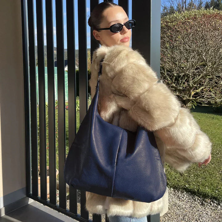 Everyday casual hobo bag for women, a stylish shoulder bag perfect for daily errands.