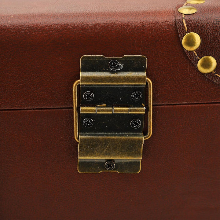 Classic heritage brown leather carry-on bag. Unisex vintage design, perfect for overnight travel.