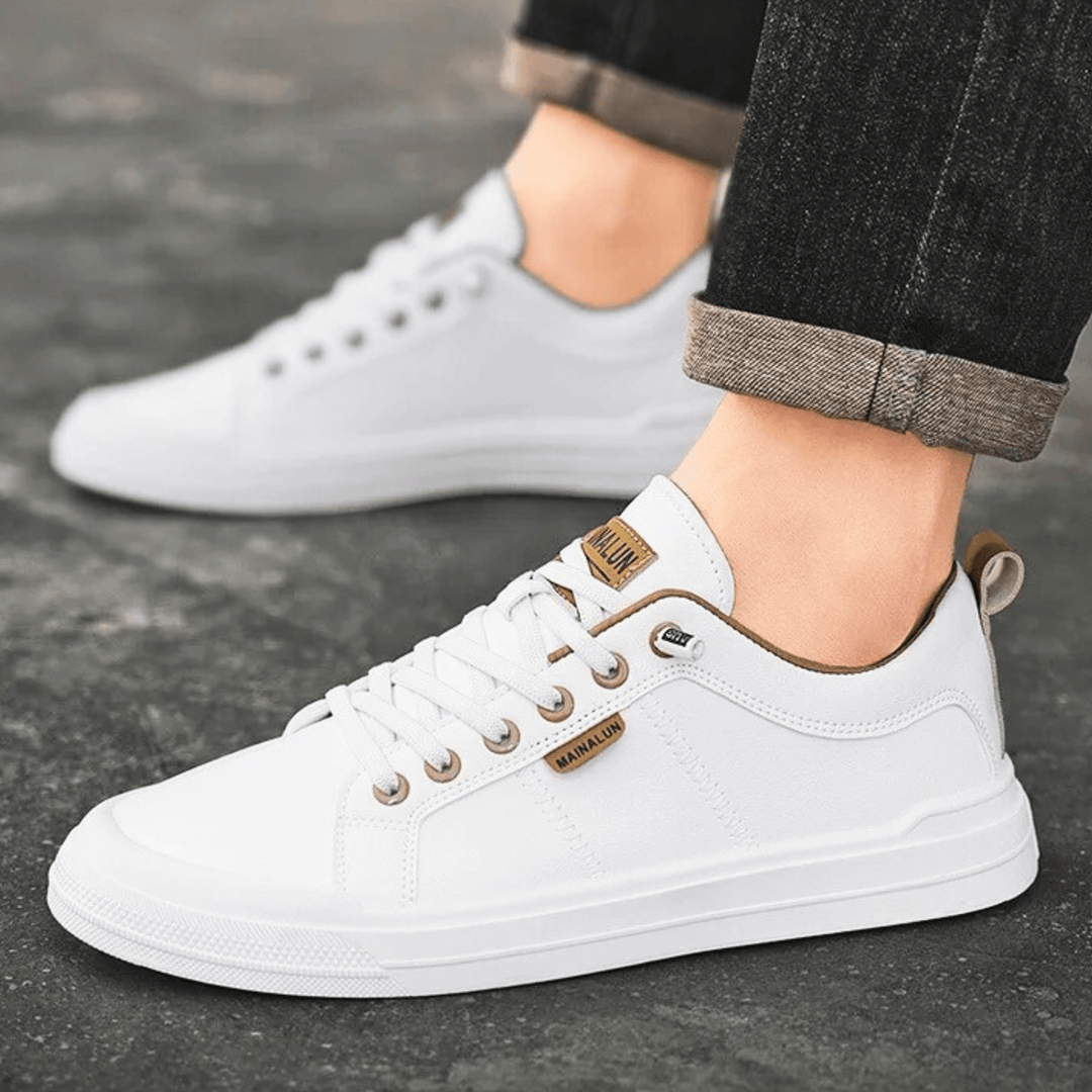 Durable black men's everyday sneakers, designed for ultimate comfort and classic casual wear.