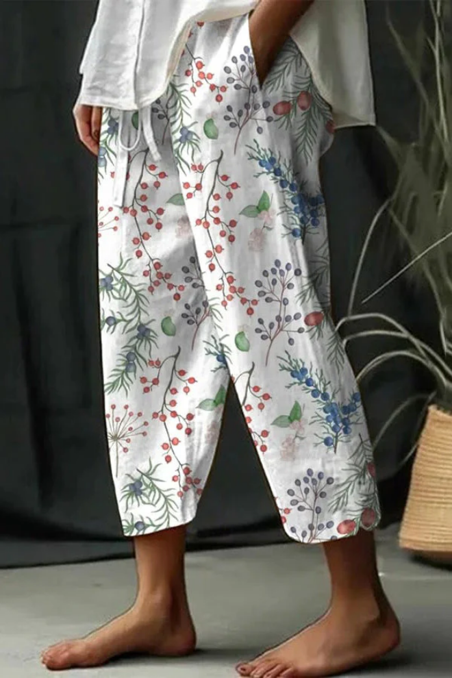 Comfortable women's printed pants with functional button-front closure and spacious side pockets. Casual fashion.