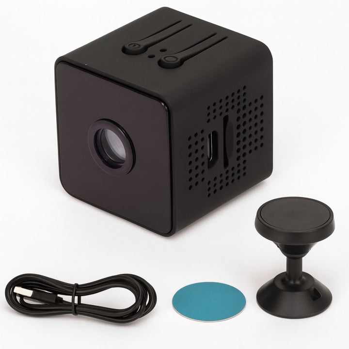Easy-install wireless magnetic reversing camera, featuring crisp night vision for all vehicle types & trailers.