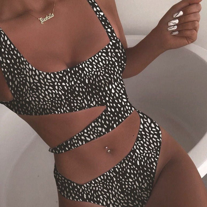 Women's sexy push-up one-piece swimsuit, ideal for beach & pool, offering a flattering silhouette for summer.